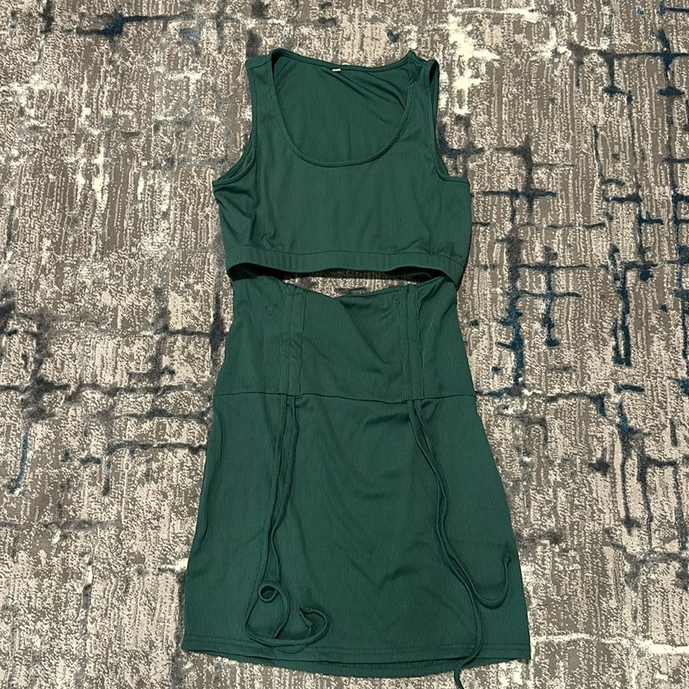 Women’s dress with cut out - Green - Small